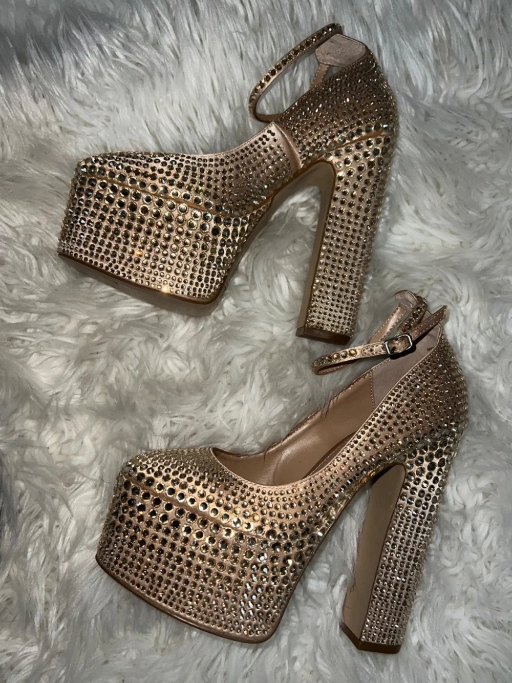 Steve Madden Skyrise Rhinestone Platform Pumps Size 6